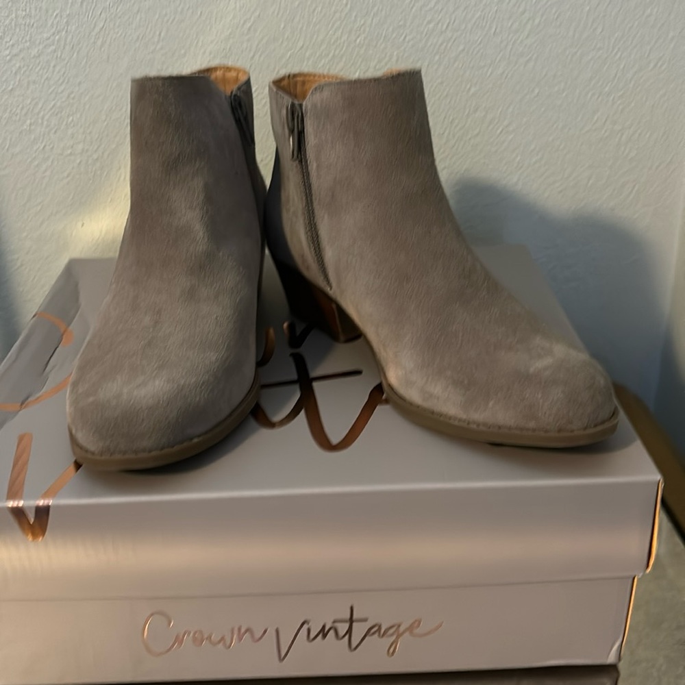 Crown Vintage CV-Beatrix SZ 6 NWOT